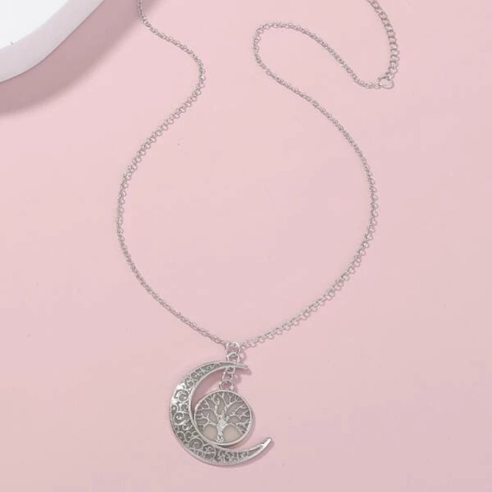 Silver Moon Neckalce Glow in the Dark - Picture 3 of 3
